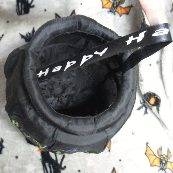 Gemmy collapsable Trick or Treat Bucket, Bats, Happy Halloween candy bucket - Picture 4 of 5